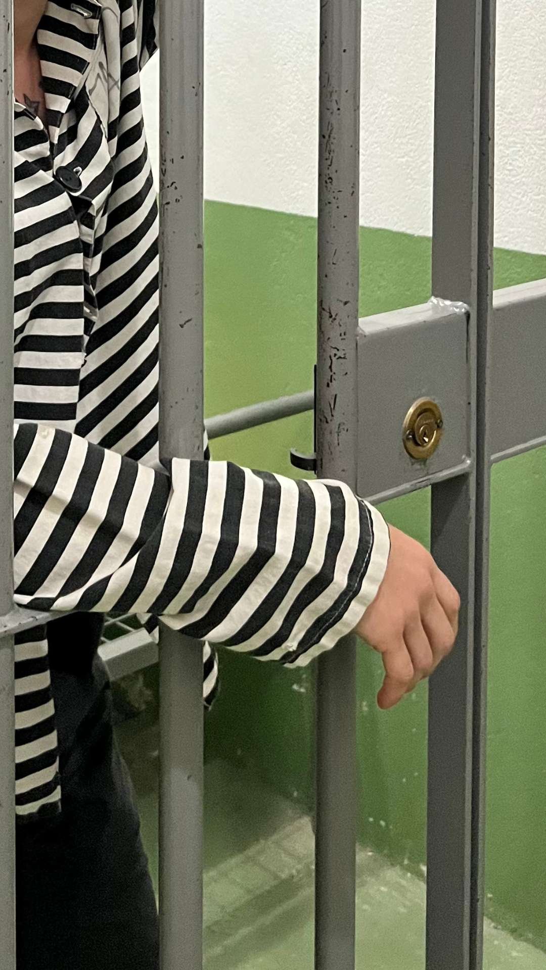 gameoverfaro-the-prison-vertical12